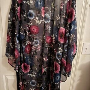 Torrid size 1/2 Sheer Kimono with Floral Print